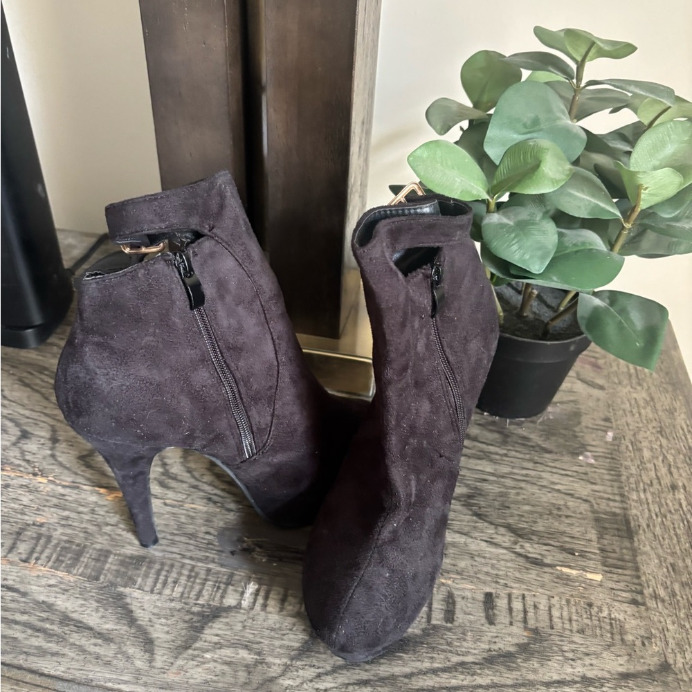 Elegant Black Suede Ankle Boots
